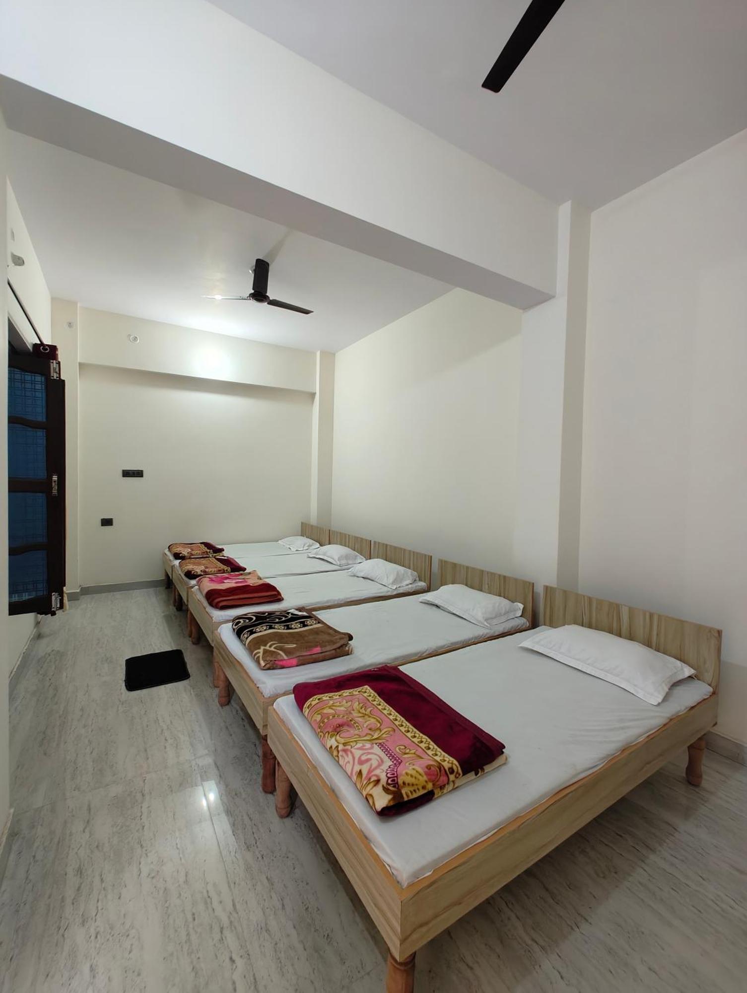Hotel Abhishek Chamoli ภายนอก รูปภาพ